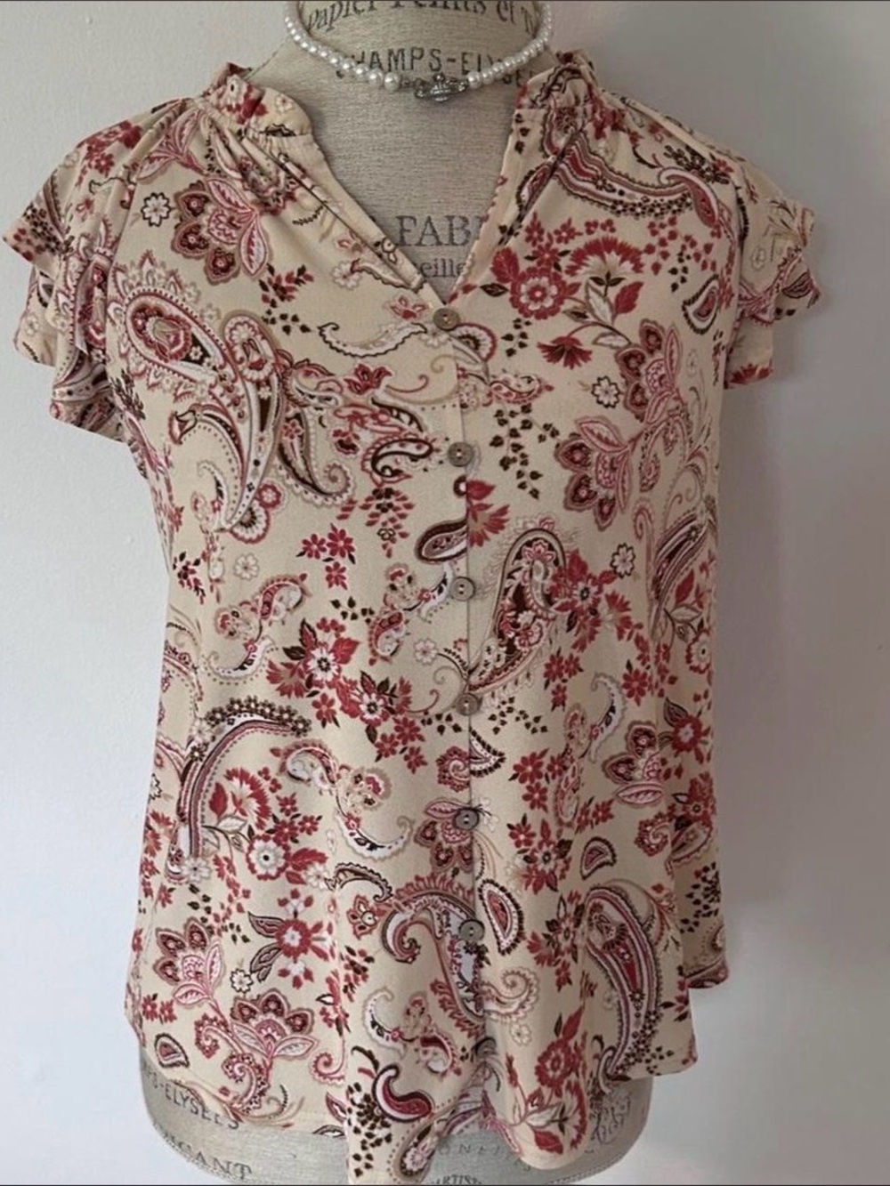 Cute Y2K cream & floral button up v neck blouse
